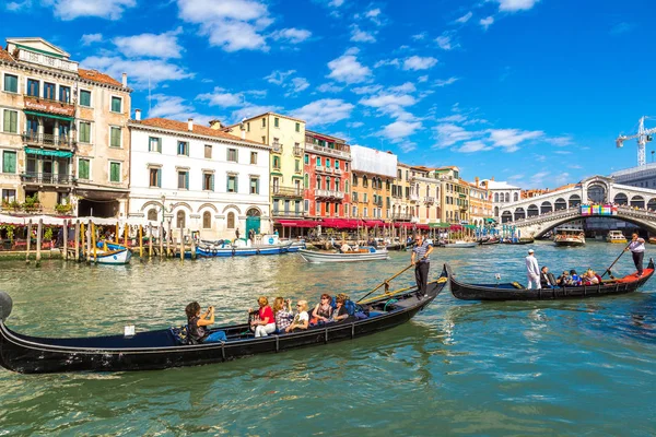 Venedig Italien Juni 2014 Gondel Der Rialtobrücke Venedig Einem Schönen — Stockfoto