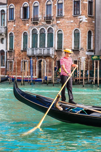 Benátky Itálie Červen 2014 Gondola Canal Grande Benátkách Krásné Letní — Stock fotografie