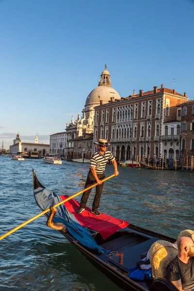 Venice Itália Junho 2014 Gôndola Canal Grande Veneza Lindo Dia — Fotografia de Stock