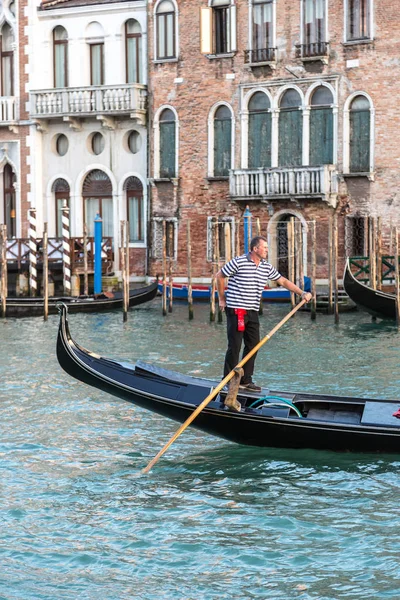 Benátky Itálie Červen 2014 Gondola Canal Grande Benátkách Krásné Letní — Stock fotografie