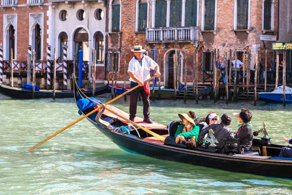 Benátky Itálie Červen 2014 Gondola Canal Grande Benátkách Krásné Letní — Stock fotografie