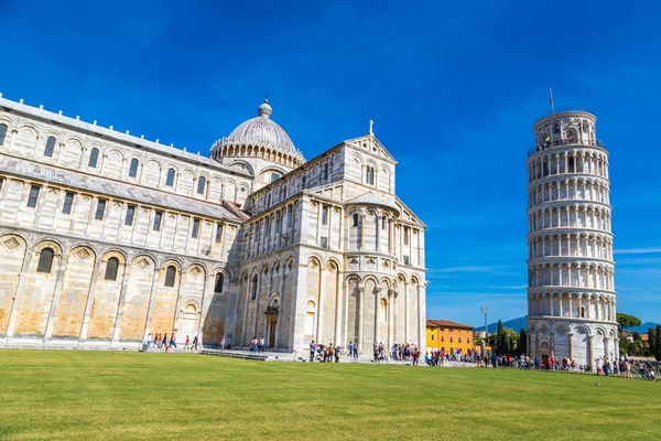 Pisa Italy July 2014 Leaning Tower Pisa Cathedral Summer Day — Stock Photo, Image