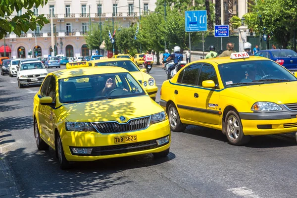 Athen Griechenland Juli 2015 Gelbes Taxi Athens Einem Schönen Sommertag — Stockfoto