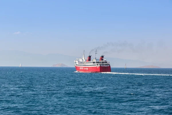 Poros Grécia Julho 2015 Navio Ferry Passageiros Dia Verão — Fotografia de Stock