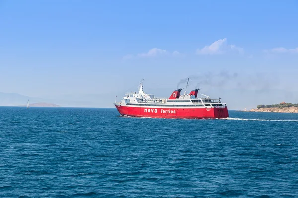 Poros Grécia Julho 2015 Navio Ferry Passageiros Dia Verão — Fotografia de Stock