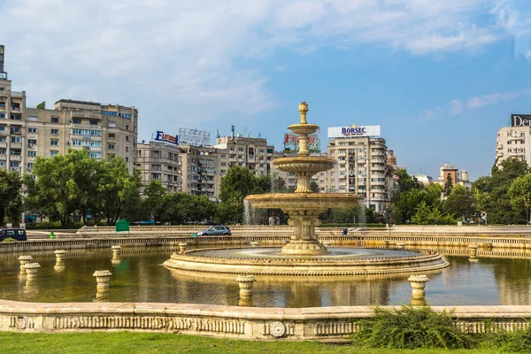 Bucharest Roemenië Juni 2015 Central City Fontein Een Zomerdag Boekarest — Stockfoto