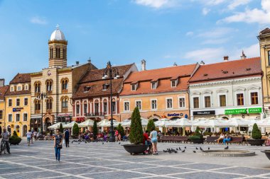 Brasov, Romanya - 15 Haziran 2015: Ortodoks Kilisesi Brasov bir yaz günü, Transilvanya, Romanya