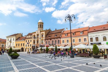 Brasov, Romanya - 15 Haziran 2015: Ortodoks Kilisesi Brasov bir yaz günü, Transilvanya, Romanya