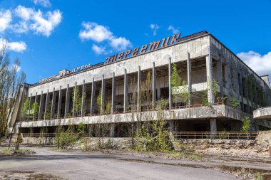 Çernobil, Ukrayna - 26 Nisan 2016: Terk edilmiş şehir Pripyat, Chernobyl bölge, bir yaz günü Ukrayna'da