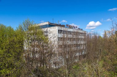 Çernobil, Ukrayna - 26 Nisan 2016: Terk edilmiş şehir Pripyat, Chernobyl bölge, bir yaz günü Ukrayna'da