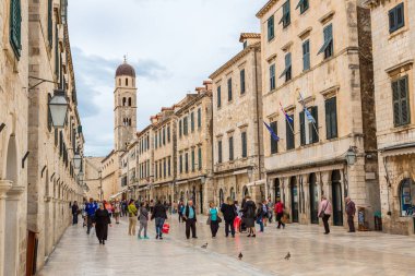 Dubrovnik, Hırvatistan - 28 Haziran 2016: Street eski şehirde Dubrovnik, Hırvatistan 28 Haziran 2016 güzel yaz gününde yürüyüş