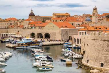 Dubrovnik, Hırvatistan - 28 Haziran 2016: Eski şehir Dubrovnik bir güzel yaz günü, Hırvatistan