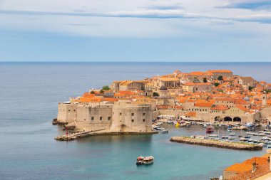 Dubrovnik, Hırvatistan - 28 Haziran 2016: Eski şehir Dubrovnik bir güzel yaz günü, Hırvatistan