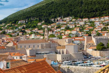 Dubrovnik, Hırvatistan - 28 Haziran 2016: Eski şehir Dubrovnik bir güzel yaz günü, Hırvatistan