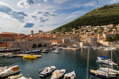 Dubrovnik, Hırvatistan - 28 Haziran 2016: Eski şehir Dubrovnik bir güzel yaz günü, Hırvatistan