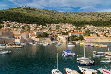 Dubrovnik, Hırvatistan - 28 Haziran 2016: Eski şehir Dubrovnik bir güzel yaz günü, Hırvatistan