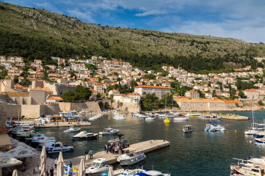 Dubrovnik, Hırvatistan - 28 Haziran 2016: Eski şehir Dubrovnik bir güzel yaz günü, Hırvatistan