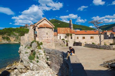 Budva, Karadağ - 21 Haziran 2016: Budva'nın tarihi kent bir güzel yaz günü, Karadağ, Kalesi