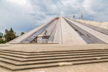 Tiran, Arnavutluk - 22 Haziran 2016: Piramitte Tiran, Arnavutluk bir güzel yaz günde diktatör Enver Hoca tarafından inşa