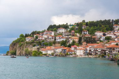 Ohrid, Makedonya - 22 Haziran 2016 yılında: Ohri şehir ve Ohri Gölü bir güzel yaz günü, Makedonya Cumhuriyeti olarak