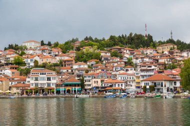 Ohrid, Makedonya - 22 Haziran 2016 yılında: Ohri şehir ve Ohri Gölü bir güzel yaz günü, Makedonya Cumhuriyeti olarak