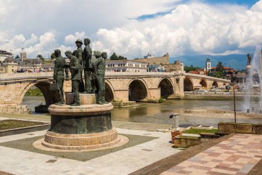 Skopje, Makedonya - 19 Haziran 2016: Anıt Boatmen Selanik ve bir güzel yaz günü, Makedonya Üsküp'Arkeoloji Müzesi