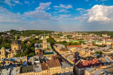 Lviv, Ukrayna - 9 Haziran 2016: Lviv, panoramik görünümünde bir güzel yaz günü, Ukrayna