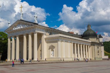 Vilnius, Litvanya - 12 Haziran 2016: Katedrali Bazilikası, Vilnius, Litvanya bir güzel yaz günü