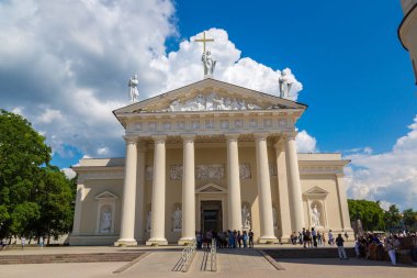 Vilnius, Litvanya - 12 Haziran 2016: Katedrali Bazilikası, Vilnius, Litvanya bir güzel yaz günü