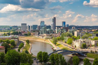 Vilnius, Litvanya - 12 Haziran 2016: modern Vilnius bölümünde bir güzel yaz günü, Litvanya için havadan görünümü