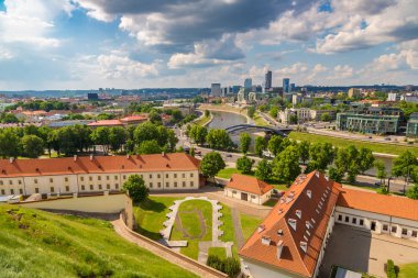 Vilnius, Litvanya - 12 Haziran 2016: modern Vilnius bölümünde bir güzel yaz günü, Litvanya için havadan görünümü