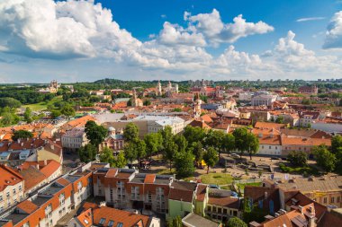 Vilnius, Litvanya - 12 Haziran 2016: Vilnius cityscape bir güzel yaz günü, Litvanya