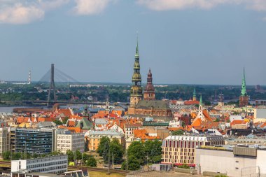 Riga, Letonya - 13 Haziran 2016: Panoramik hava görünümünde Riga bir güzel yaz günü, Letonya