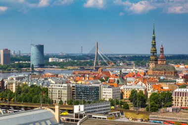 Riga, Letonya - 13 Haziran 2016: Panoramik hava görünümünde Riga bir güzel yaz günü, Letonya