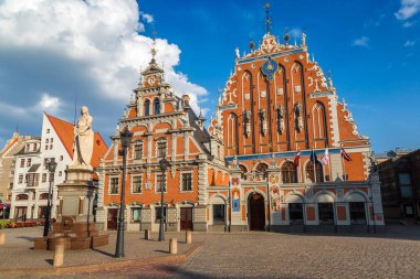 Riga, Letonya - 13 Haziran 2016: Evi bir güzel yaz günü, Letonya Riga'da siyah nokta