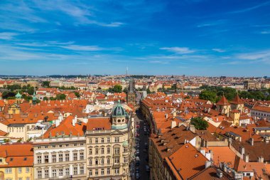 Prague, Çek Cumhuriyeti - 23 Haziran 2016: panoramik hava görünümünde Prag bir güzel yaz günü, Çek Cumhuriyeti