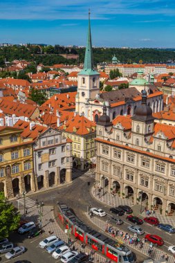 Prague, Çek Cumhuriyeti - 23 Haziran 2016: panoramik hava görünümünde Prag bir güzel yaz günü, Çek Cumhuriyeti