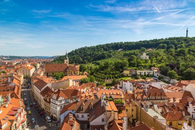 Prague, Çek Cumhuriyeti - 23 Haziran 2016: panoramik hava görünümünde Prag bir güzel yaz günü, Çek Cumhuriyeti