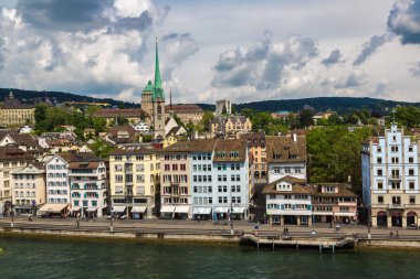 Zürih, İsviçre - 27 Haziran 2016: Panoramik hava görünümünde Zürih'in güzel yaz günü, İsviçre