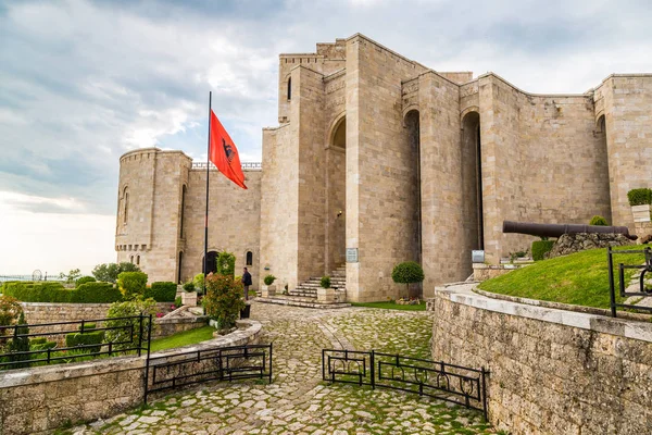 Kruja Αλβανία Ιούνιος 2016 Κάστρο Kruja Μια Όμορφη Καλοκαιρινή Μέρα — Φωτογραφία Αρχείου
