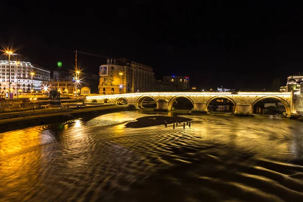 Skopje Macedonia Junio 2016 Puente Piedra Skopje Una Hermosa Noche — Foto de Stock