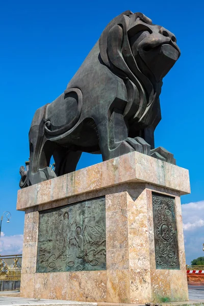 Skopje Makedonya Haziran 2016 Aslan Heykel Bir Güzel Yaz Günü — Stok fotoğraf