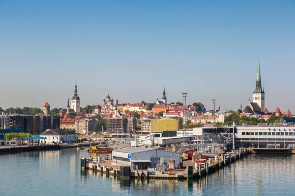 Tallinn Estonia Junio 2016 Puerto Tallin Con Ferries Hermoso Día — Foto de Stock