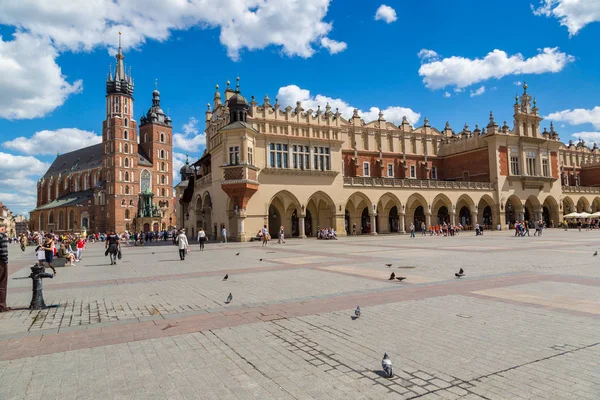 Krakow Polen Juni 2016 Kyrkan Mary Och Saluhallen Stora Torget — Stockfoto