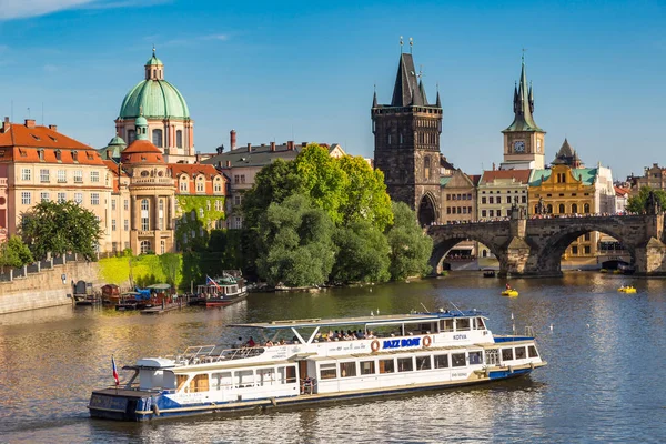 Prag Tjeckien Juni 2016 Panoramautsikt Över Karlsbron Prag Vacker Sommardag — Stockfoto