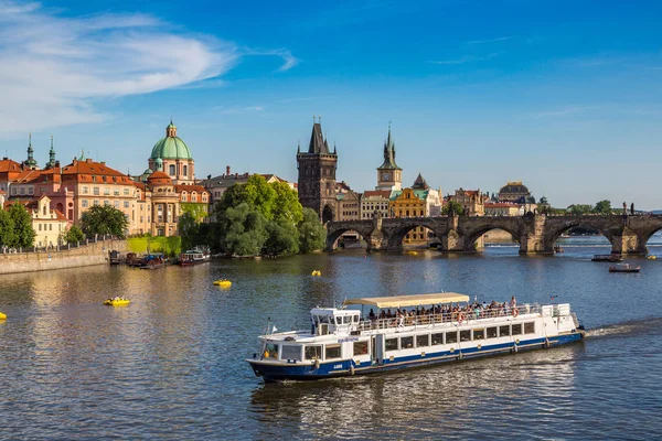 Praga Republika Czeska Czerwca 2016 Panoramiczny Widok Mostu Karola Pradze — Zdjęcie stockowe