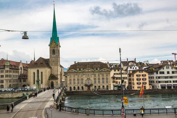 취리히 스위스 2016 스위스에서에서 취리히의 역사적인 부분에서 Fraumunster 대성당의 시계탑 — 스톡 사진