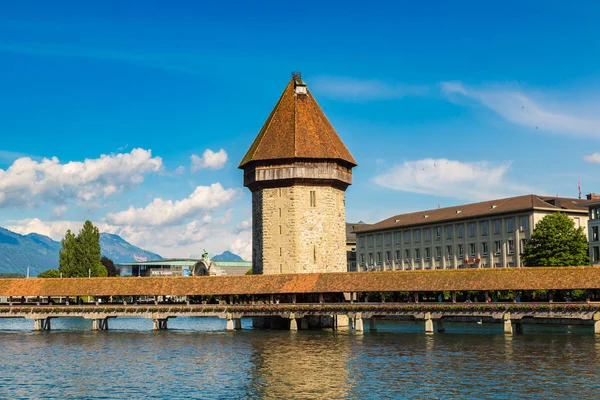Luzern Schweiz Juni 2016 Berühmte Kapellenbrücke Luzern Einem Schönen Sommertag — Stockfoto