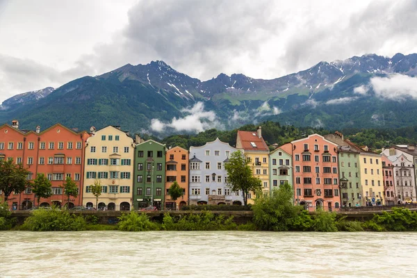 Innsbruck Rakousko Června 2016 Fasádě Budovy Alpy Hory Innsbrucku Krásný — Stock fotografie