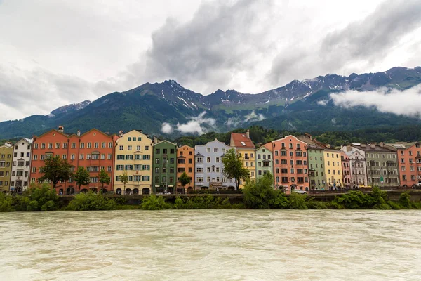 Innsbruck Austria Giugno 2016 Facciata Edificabile Montagne Alpine Alle Spalle — Foto Stock